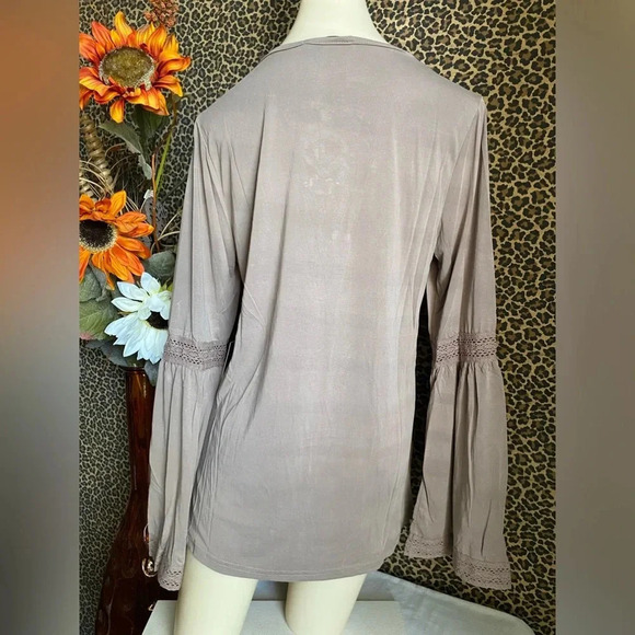 🌴3/$30🌴DOE & RAE Khaki Bell Long Sleeve Embroidered/Tasseled Boho Top NWT - Picture 7 of 10